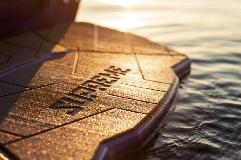 2026_Supreme_S220_On_Water_7-2048x1366