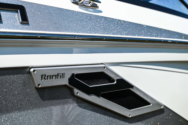 Centurion_2021_Ri245_used_boat-12