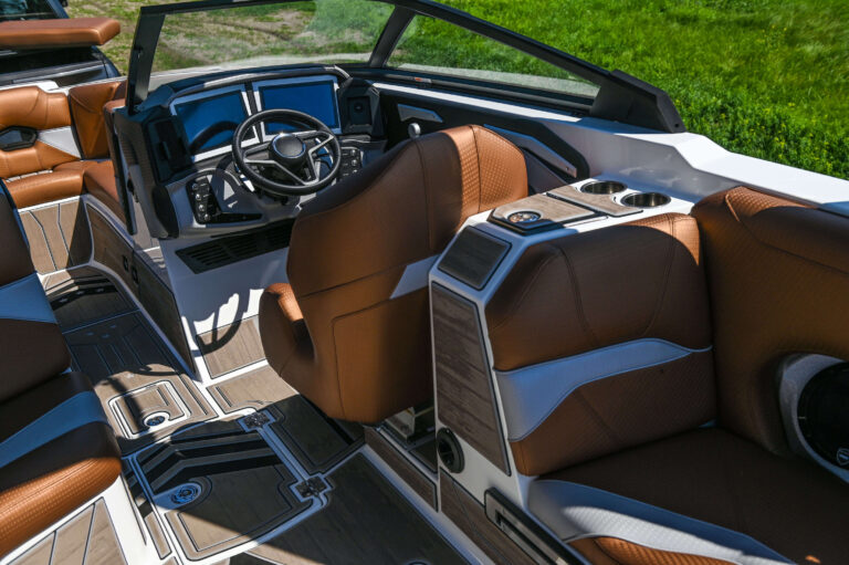 Centurion_2021_Ri245_used_boat-15