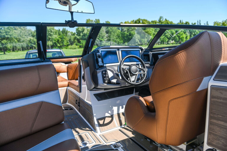 Centurion_2021_Ri245_used_boat-19