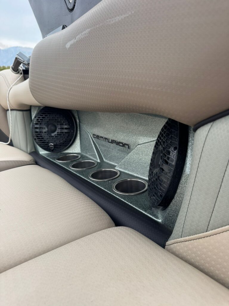 Centurion_2023_Fi23_used_boat_interior-1