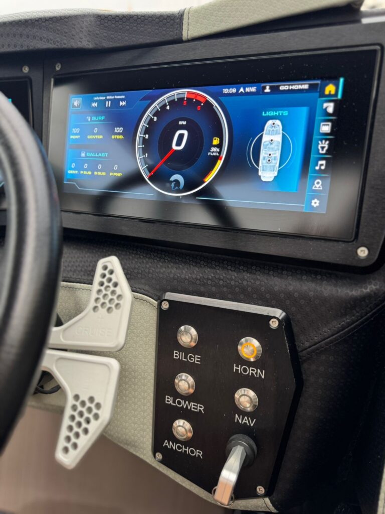 Centurion_2023_Fi23_used_boat_interior-5