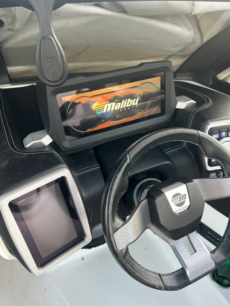 Malibu_2022_22LSV_used_boat-15