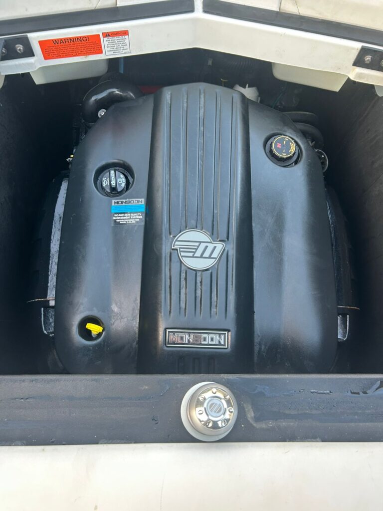 Malibu_2022_22LSV_used_boat-16