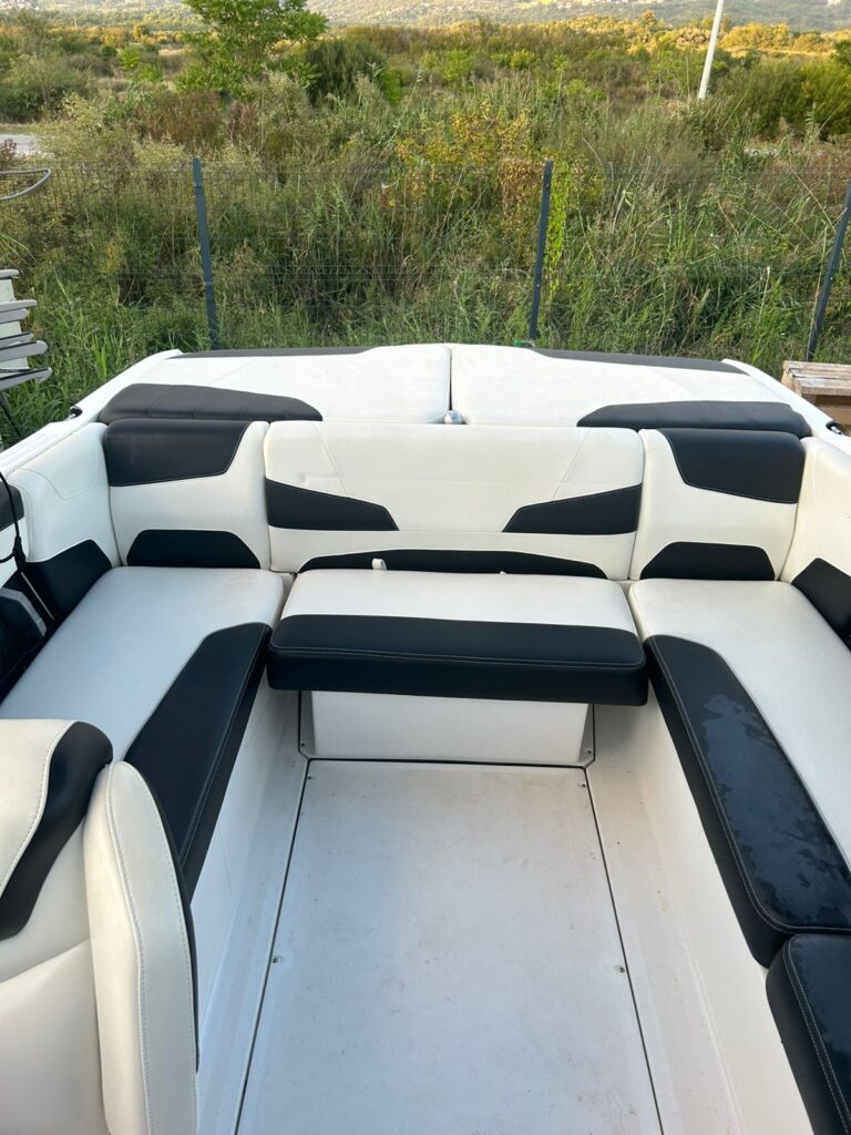 Malibu_2022_22LSV_used_boat-4