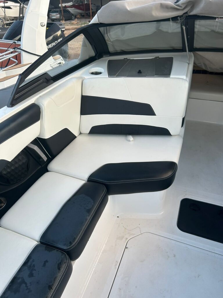 Malibu_2022_22LSV_used_boat-5