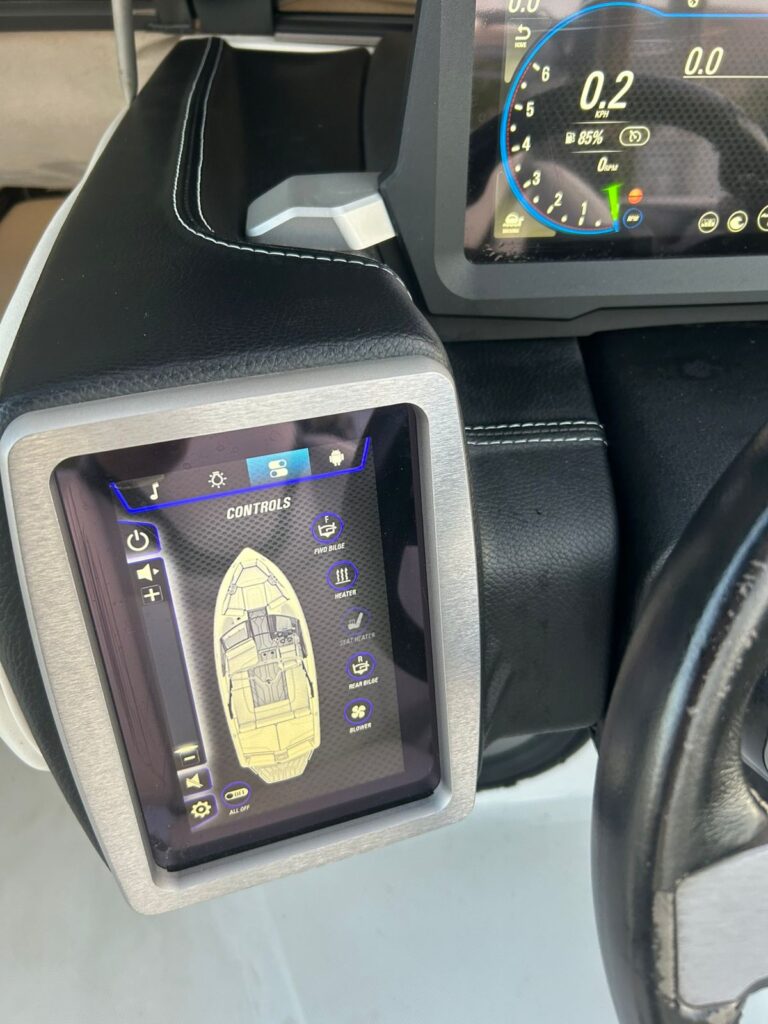 Malibu_2022_22LSV_used_boat-7