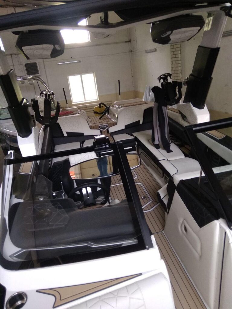 Nautique_2021_P25_used_boat-8